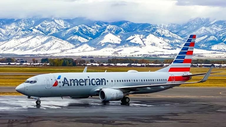 Η American Airlines ανέστειλε όλες τις πτήσεις της