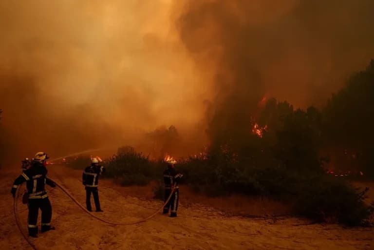 Πρωτοφανείς πυρκαγιές στη Γαλλία: Ο Μακρόν κινητοποιεί τον στρατό