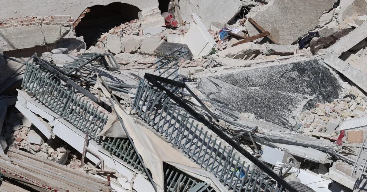 Η πολυκατοικία στα Πετράλωνα κατέρρευσε σαν χάρτινος πύργος