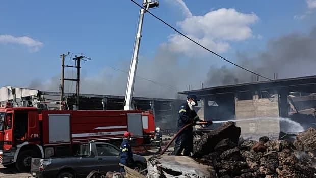 Ασπρόπυργος: Έκρηξη και φωτιά σε επιχείρηση – 11 τραυματίες