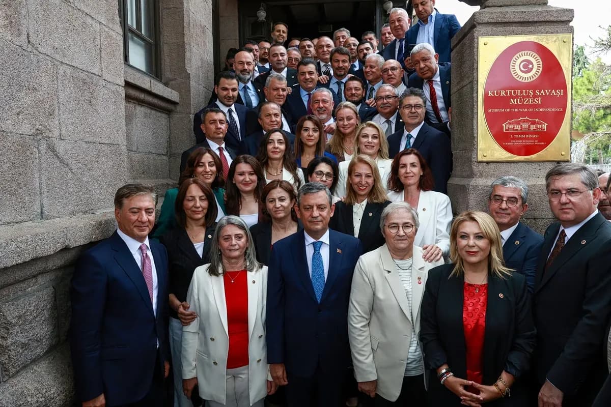 Ο Οζγκιούρ Οζέλ ιδρύει το «Νέο Κόμμα» στην Τουρκία