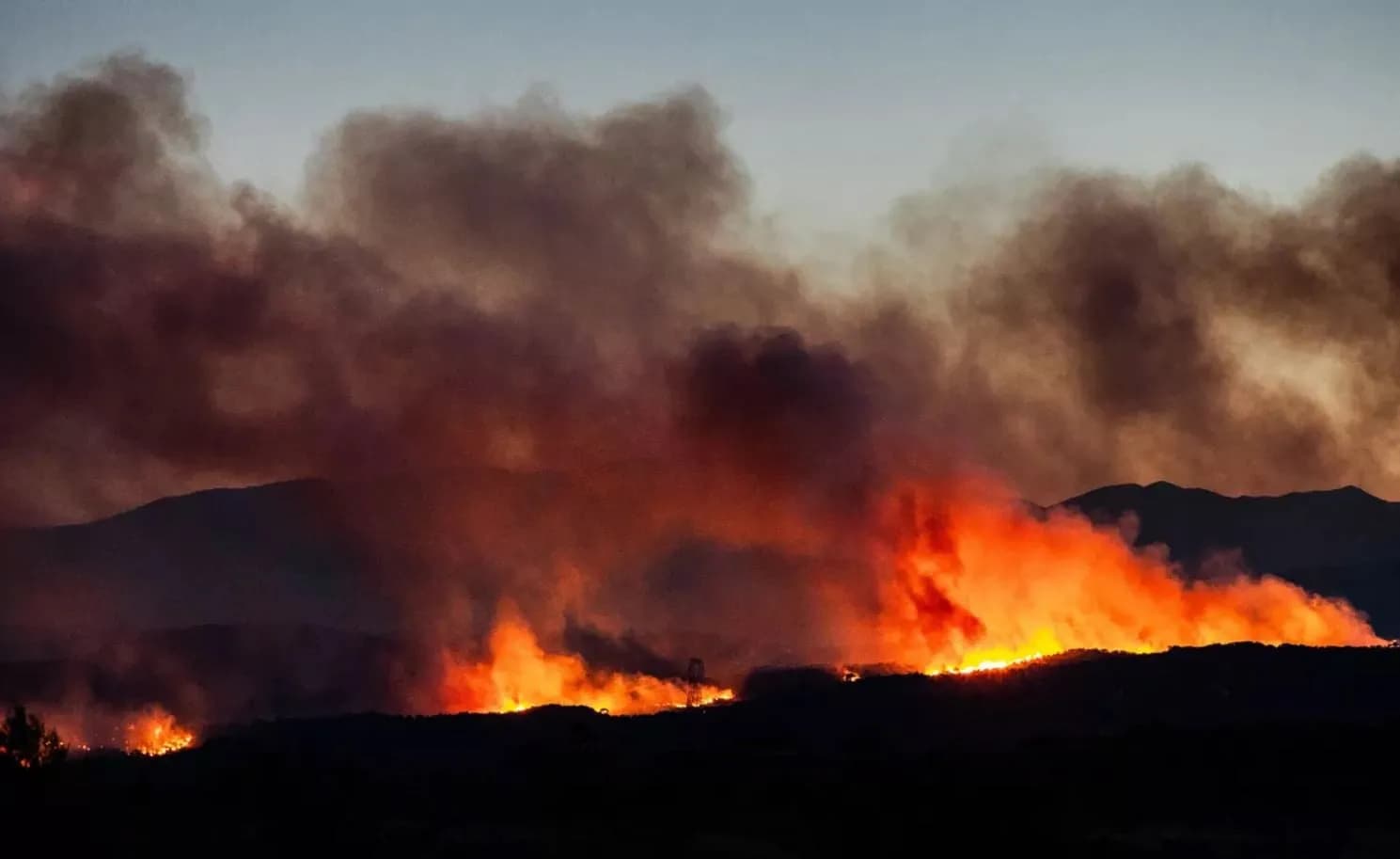 Οι πυρκαγιές στη Γαλλία απειλούν χιλιάδες κατοίκους