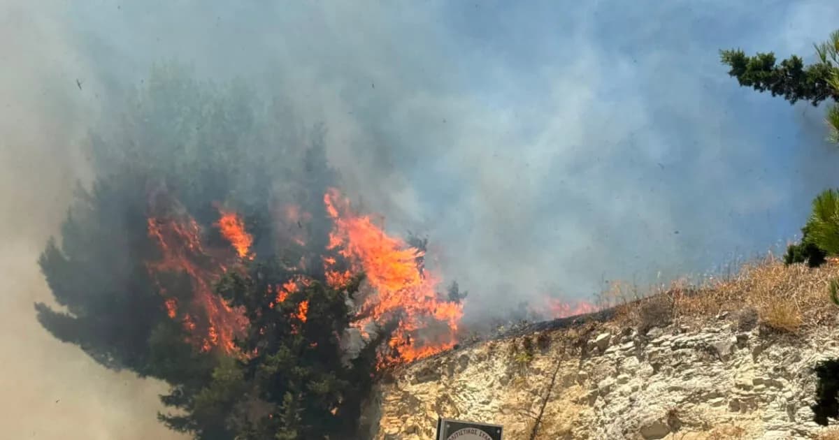 Δύο νεκροί πυροσβέστες στη μεγάλη φωτιά στην Κρήτη