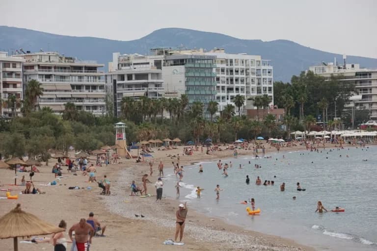Οι Αθηναίοι στις παραλίες, υψηλός κίνδυνος πυρκαγιάς αύριο