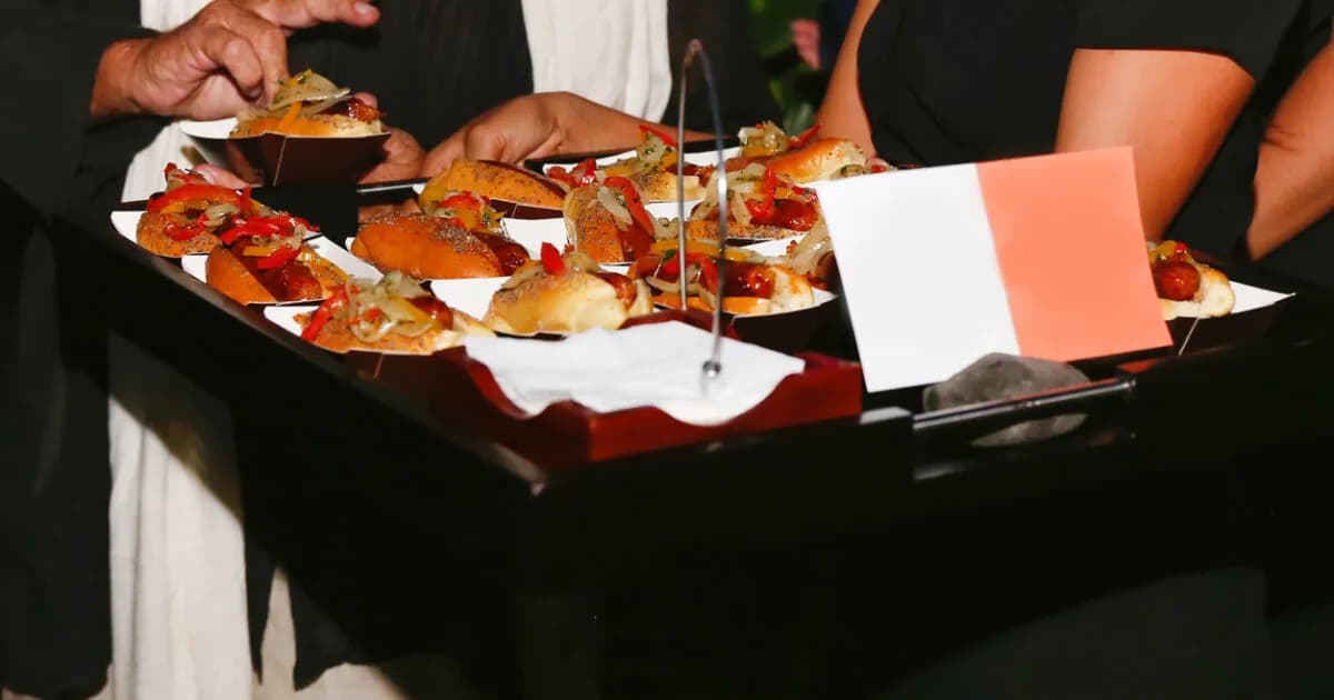 Το hot dog με λουκάνικο μαύρου χοίρου κερδίζει έδαφος