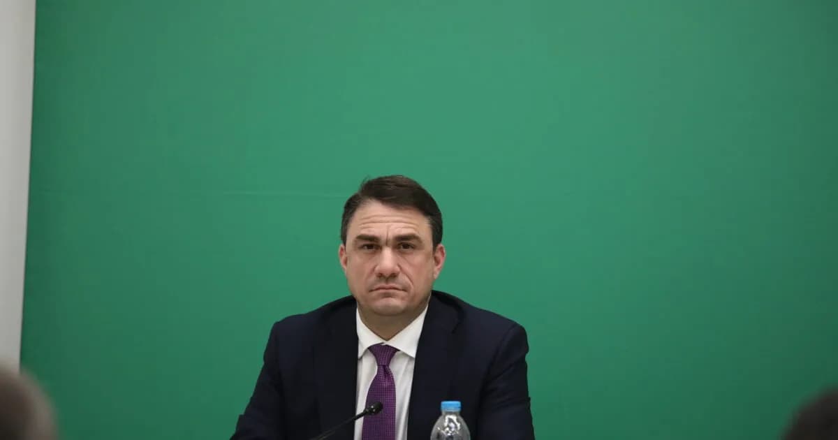 Ο Τσουκαλάς κατά Μητσοτάκη για τη μείωση τιμών καυσίμων