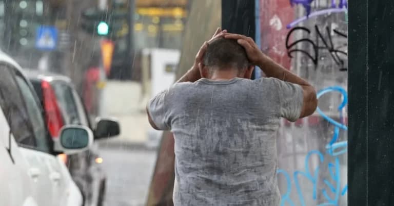 Η αλλαγή του καιρού φέρνει καταιγίδες και πτώση θερμοκρασίας