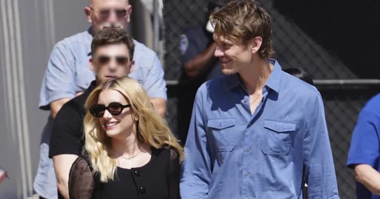Η Emma Roberts παντρεύτηκε τον Cody John στο Άινταχο