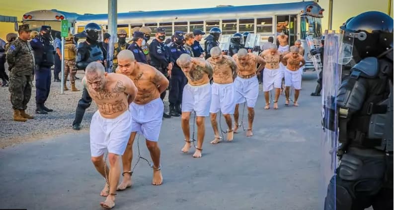 Το Ελ Σαλβαδόρ καταδικάζει 28 μέλη συμμορίας σε 1.048 χρόνια φυλάκιση