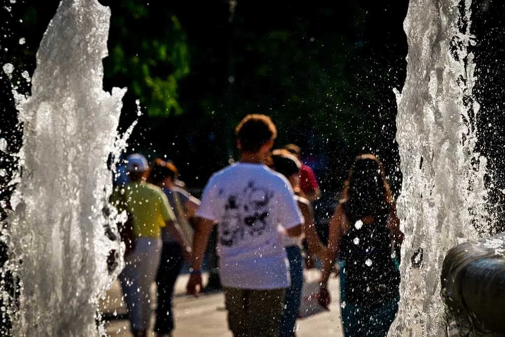 Ο καύσωνας κορυφώνεται με ακραίο κίνδυνο πυρκαγιάς