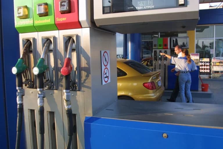 Τιμές καυσίμων: Η αμόλυβδη ξεπέρασε ξανά τα 2 ευρώ