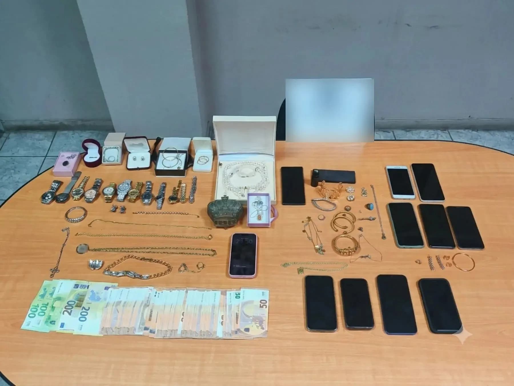 Εννέα συλλήψεις για κλοπές σε κοσμηματοπωλεία της Αττικής