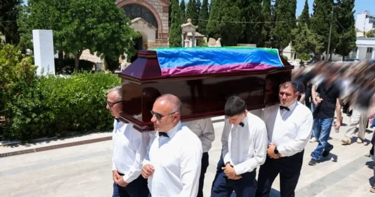 Η Πάολα Ρεβενιώτη αποχαιρετήθηκε σε συγκινητική κηδεία