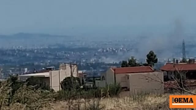 Η φωτιά στις Αχαρνές μαίνεται στον λόφο 40 Μαρτύρων
