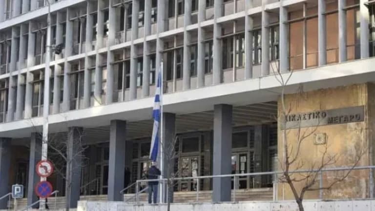 Ο 82χρονος που έκαψε το σπίτι του γιου του πάει φυλακή