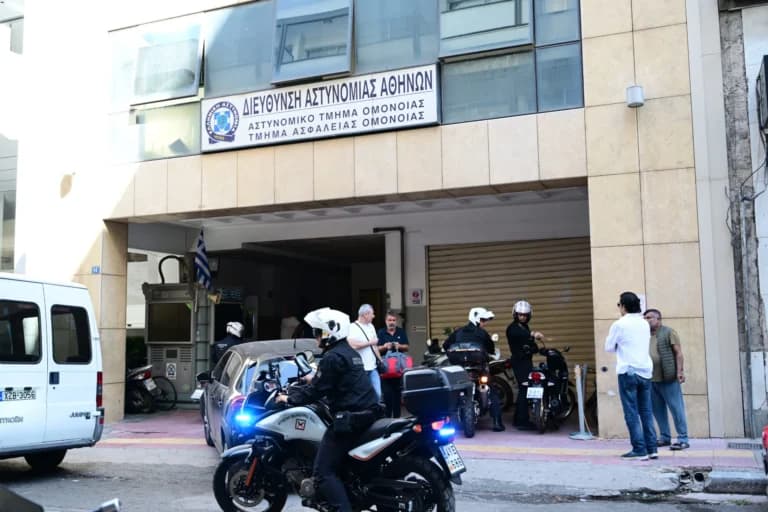 Ο εισαγγελέας ζητά αθώωση αστυνομικών για βιασμό 19χρονης