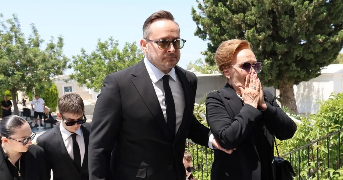 Η συγκινητική κηδεία του Βασίλη Λεβέντη στη Βούλα