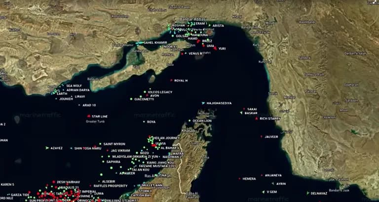 Το Ιράν χτύπησε δεξαμενόπλοια στα Στενά του Ορμούζ