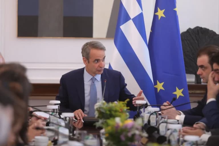 Ο Μητσοτάκης θρηνεί τον θάνατο των πυροσβεστών στο υπουργικό