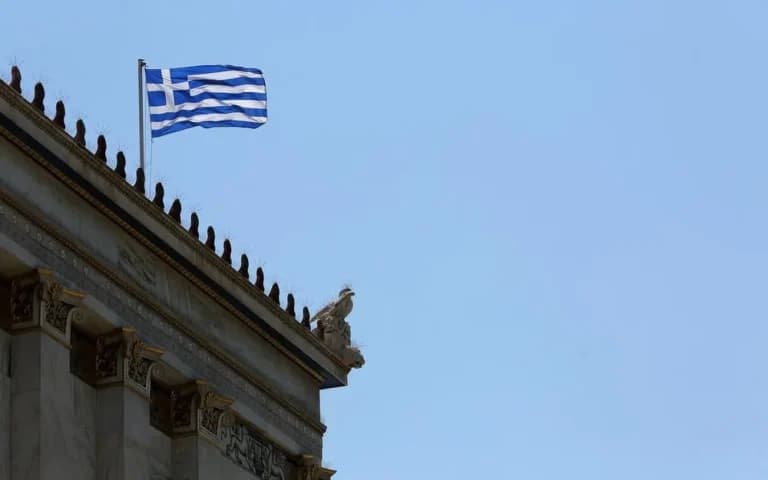 Η σιωπή του πρωθυπουργού για δύο τραγωδίες προκαλεί ερωτήματα