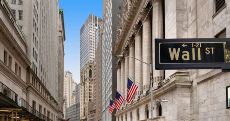 Ο Dow Jones σημείωσε νέο ρεκόρ στη Wall Street την Πέμπτη