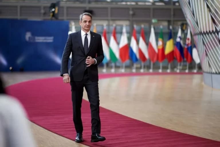 Ο Μητσοτάκης στο Παρίσι για τη Συμμαχία των Προθύμων