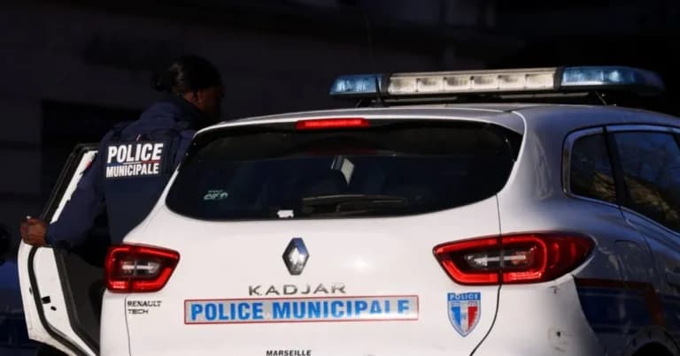 Πανικός στη Σαρσέλ: Εκκενώθηκε γειτονιά για ύποπτο όχημα