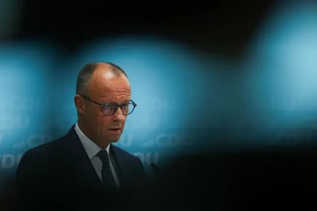 Ο Μερτς σε ανασχηματισμό στη Γερμανία μετά την κρίση