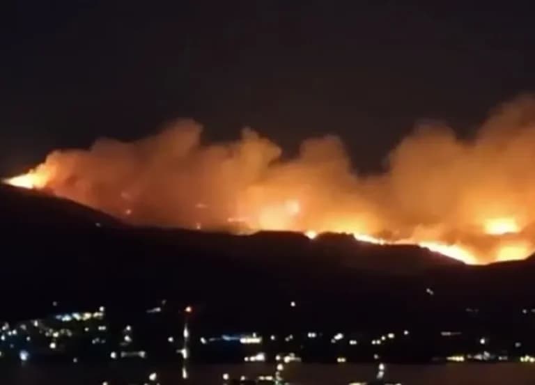 Η φωτιά στην Πάρο μαίνεται: Εκκενώθηκαν εννέα οικισμοί