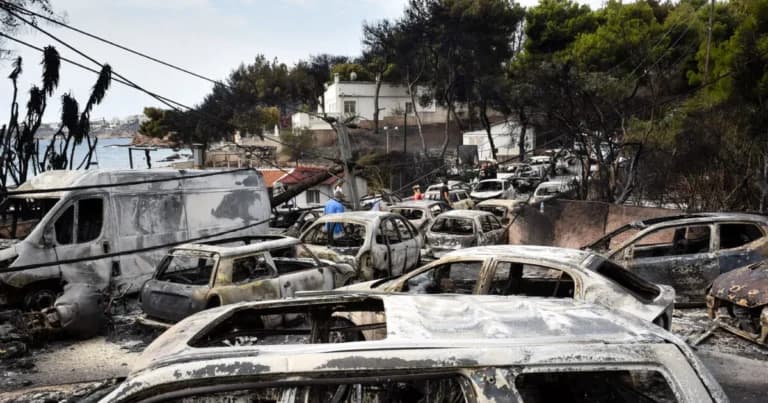 Οκτώ χρόνια από τη φονική πυρκαγιά στο Μάτι: Μνήμη και δίκες