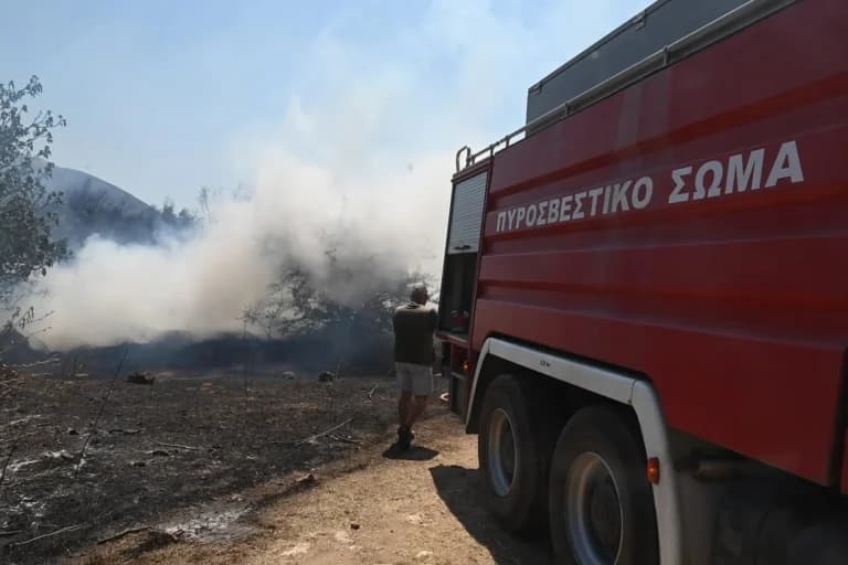 Η πυρκαγιά στο Σουφλί Έβρου ενισχύεται με ελικόπτερο