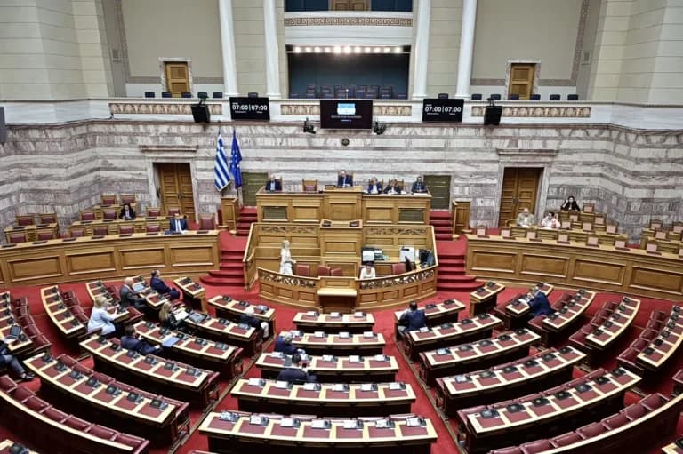 Ο Μητσοτάκης στη Βουλή για τη Συνταγματική Αναθεώρηση