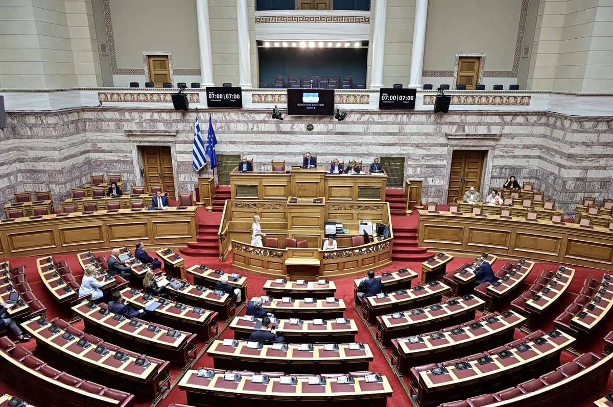 Ο Μητσοτάκης στη Βουλή για τη Συνταγματική Αναθεώρηση