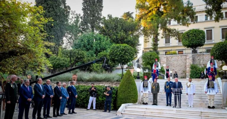 Η δεξίωση στο Προεδρικό Μέγαρο αλλάζει λόγω βροχής