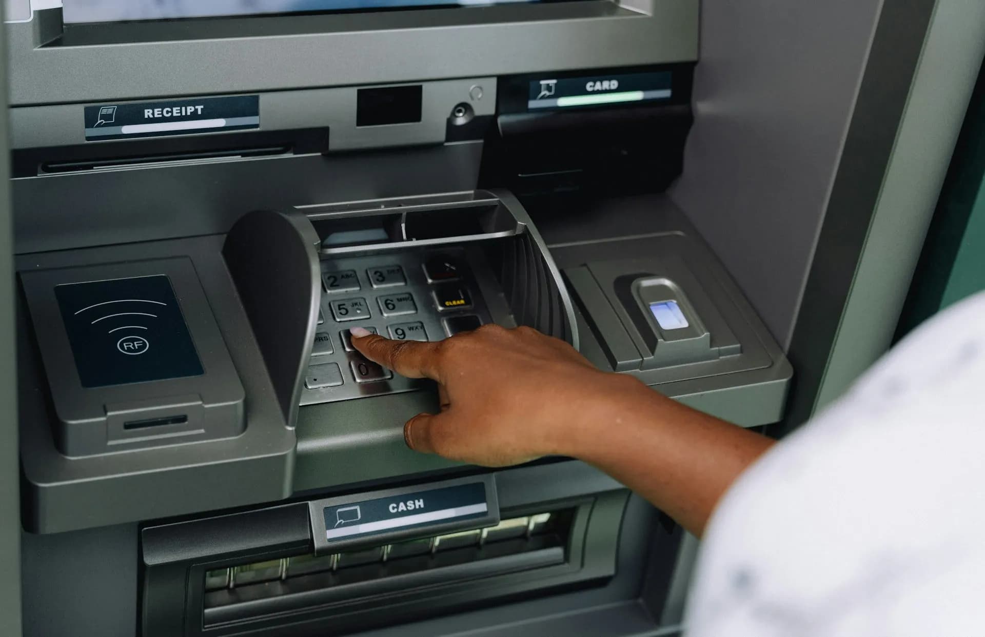 Ο e-ΕΦΚΑ ανακοινώνει πληρωμές 2,49 δισ. ευρώ έως 31 Ιουλίου