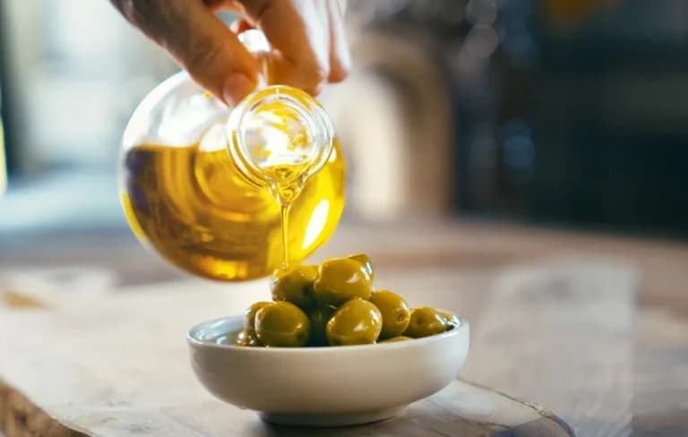 Το έξτρα παρθένο ελαιόλαδο χαρίζει λάμψη στο δέρμα