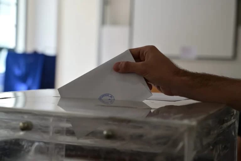Νέα δημοσκόπηση Metron Analysis: Η ΝΔ προηγείται της ΕΛΑΣ