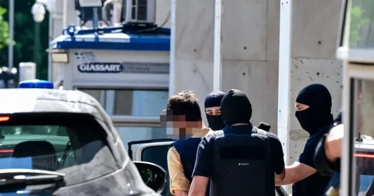 Οι δύο 42χρονοι απολογούνται για την επίθεση στη Marfin