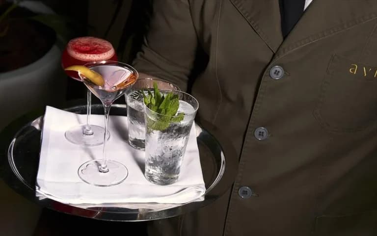 Το Avra Bar στο Four Seasons φέρνει νέο cocktail menu