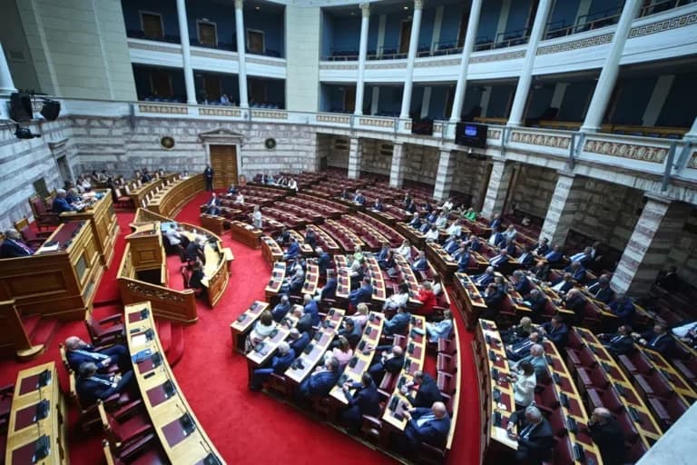 Η Συνταγματική Αναθεώρηση Κλείνει Δίχως Συναινέσεις