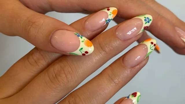 Fruit Nails: Η τάση που κατακτά τα καλοκαιρινά νύχια