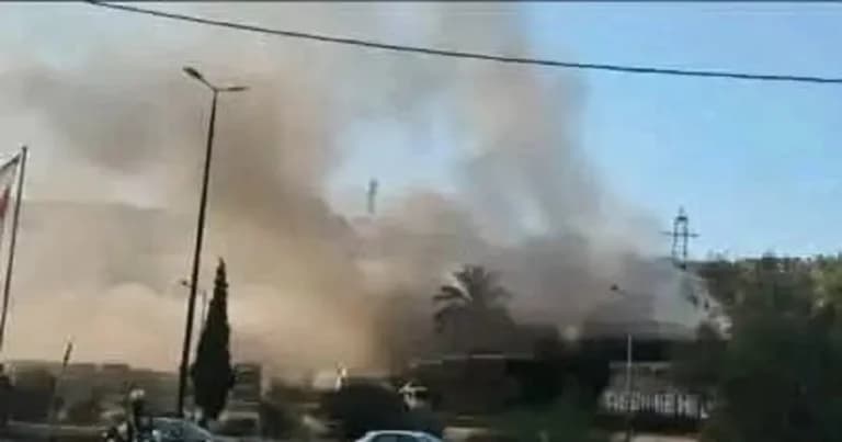 Φωτιά στον Σκαραμαγκά: Σε πλήρη εξέλιξη η επιχείρηση κατάσβεσης