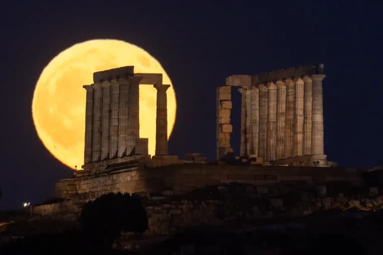 Η Πανσέληνος του Ιουλίου φώτισε τον ουρανό της Ελλάδας