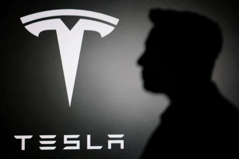 Η Tesla ανακοινώνει αρνητικές ταμειακές ροές το β  τρίμηνο