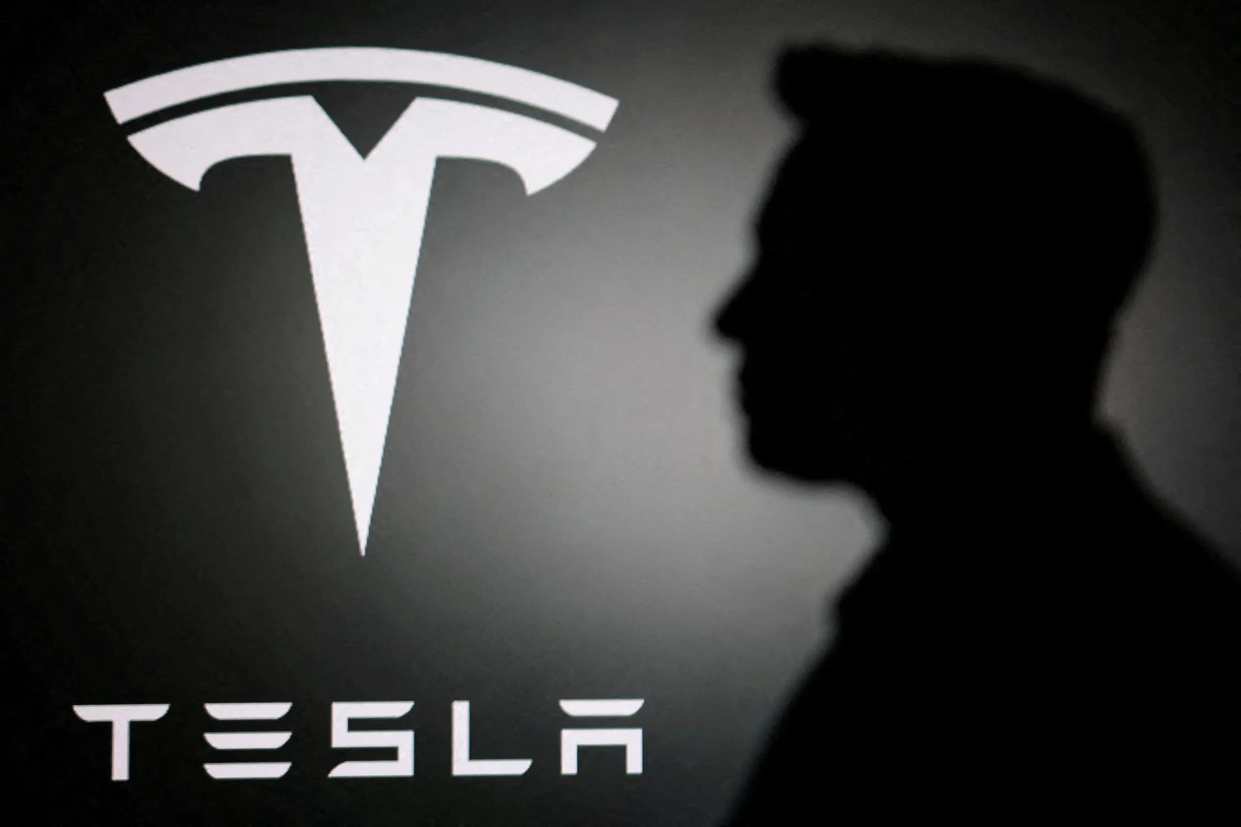Η Tesla ανακοινώνει αρνητικές ταμειακές ροές το β  τρίμηνο