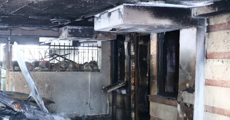 Οι εμπρηστικές επιθέσεις σε στελέχη ΝΔ προκαλούν κατακραυγή