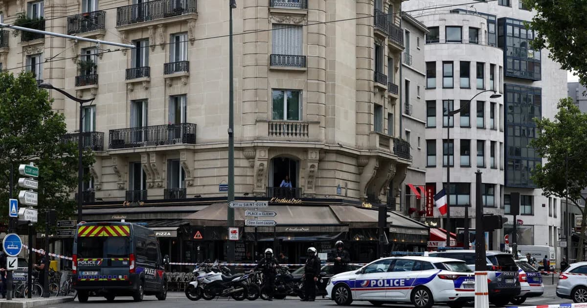 Η επίθεση με μαχαίρι στο Παρίσι τραυμάτισε τρεις γυναίκες
