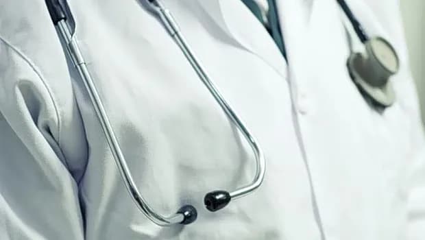 Ο γιατρός στο Καστελόριζο διαψεύδει τη σύλληψή του
