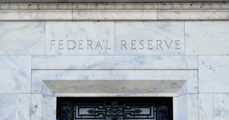 Η Fed κράτησε αμετάβλητα τα επιτόκια στο 3,75%