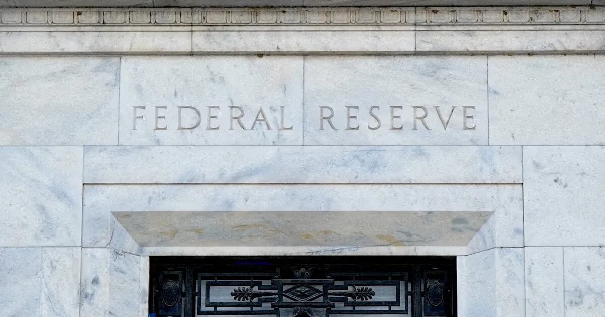 Η Fed κράτησε αμετάβλητα τα επιτόκια στο 3,75%